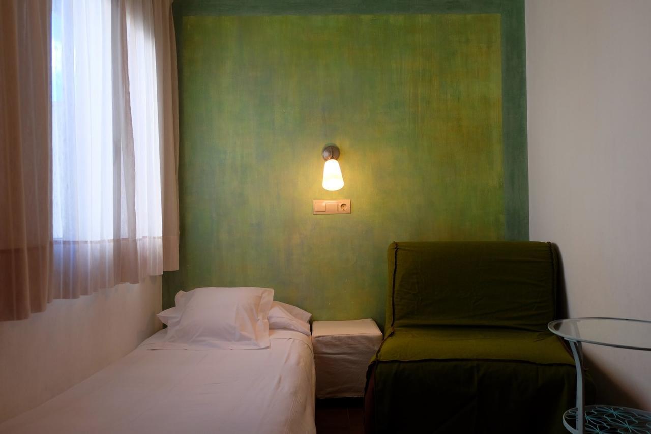 Hotel Carmen Roses Extérieur photo