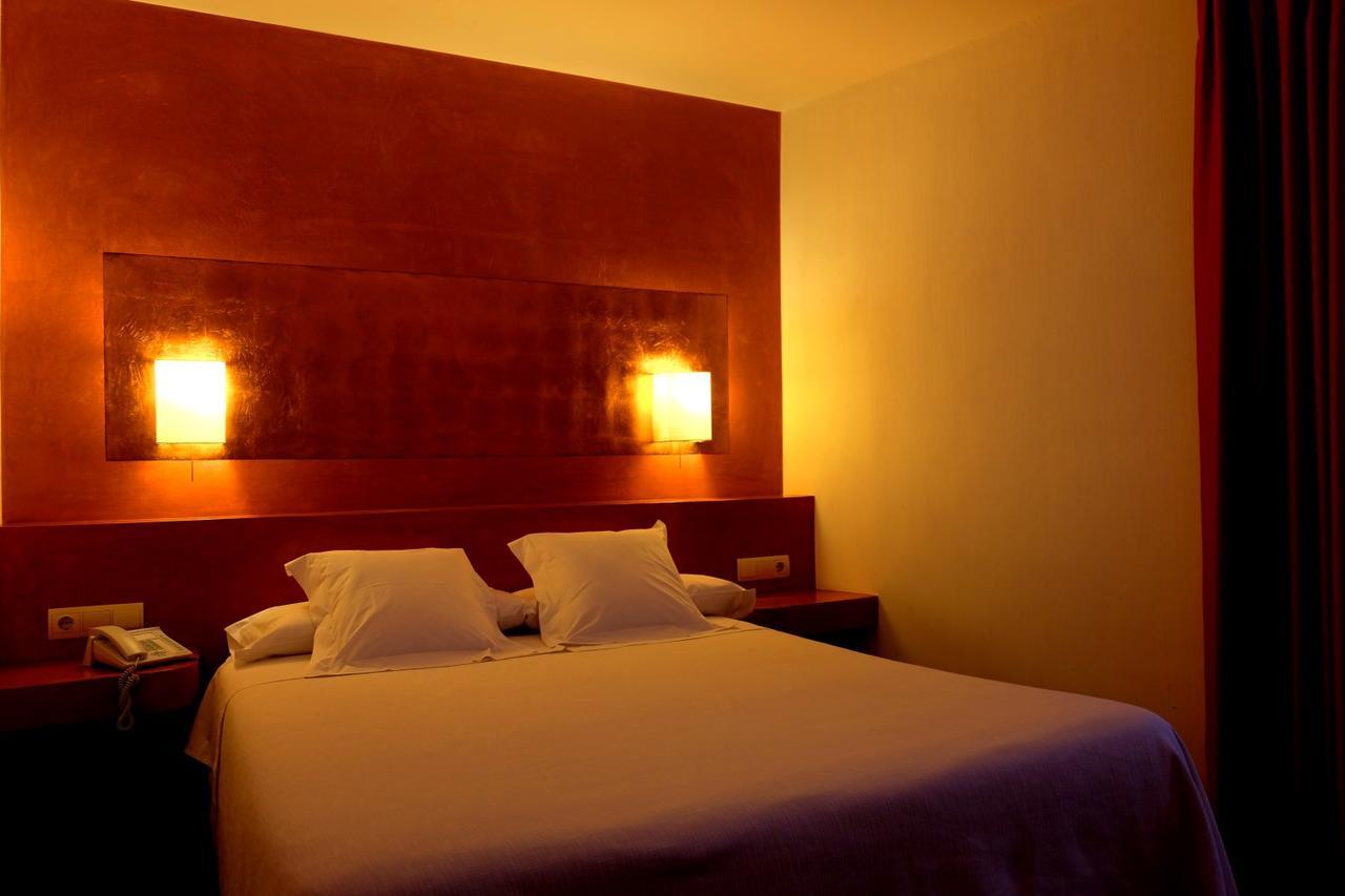 Hotel Carmen Roses Extérieur photo