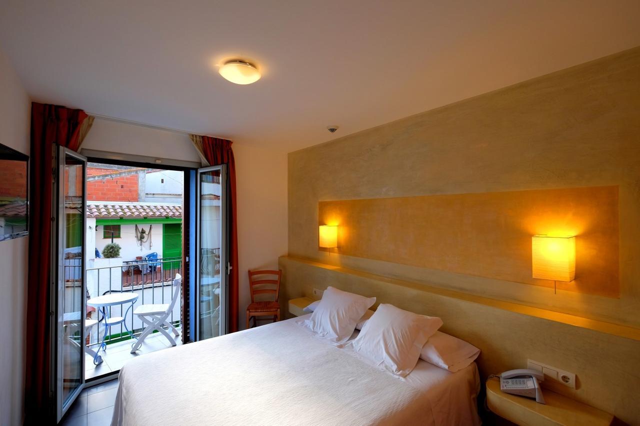 Hotel Carmen Roses Extérieur photo