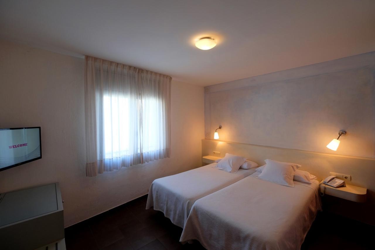 Hotel Carmen Roses Extérieur photo