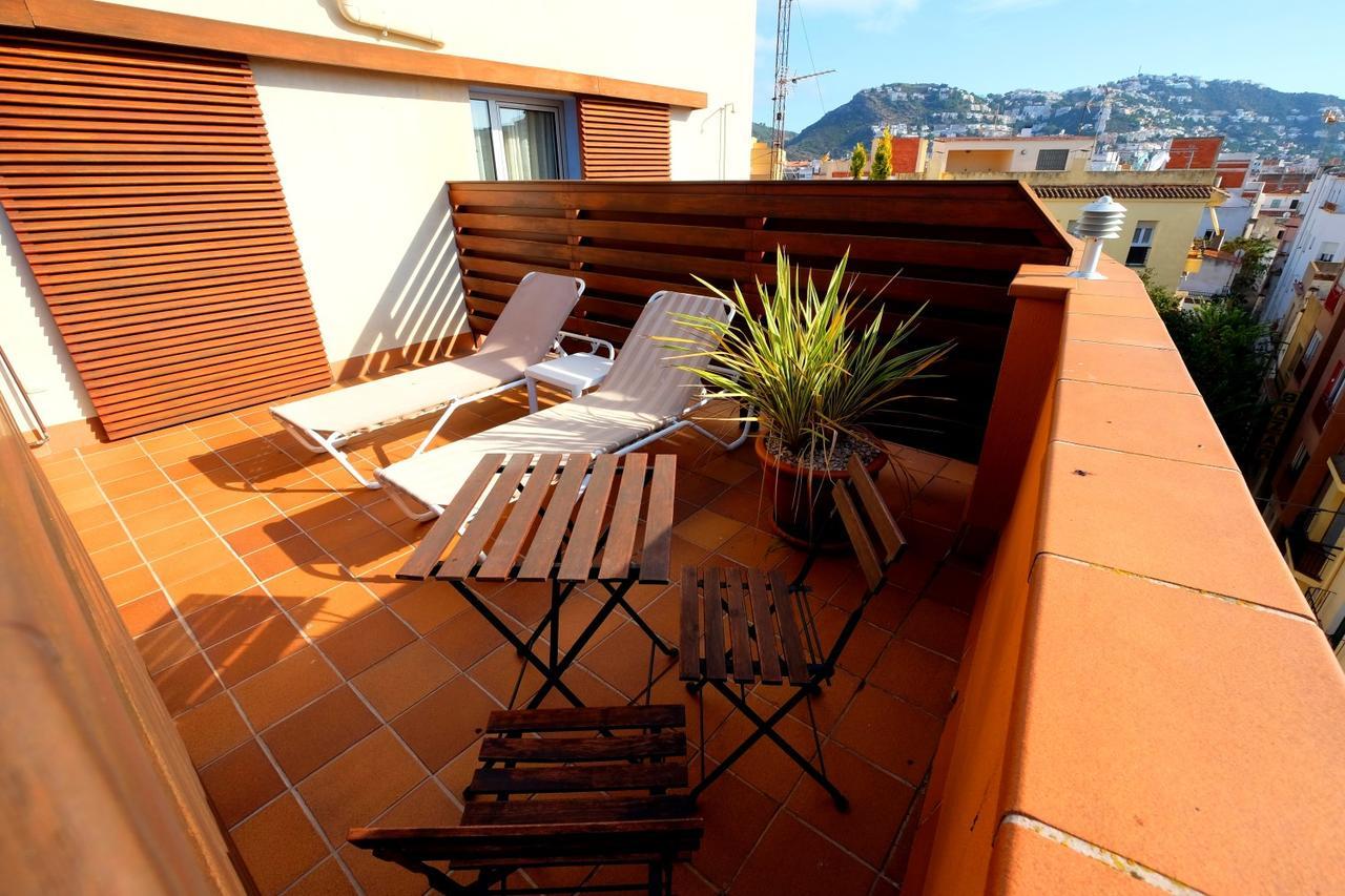 Hotel Carmen Roses Extérieur photo