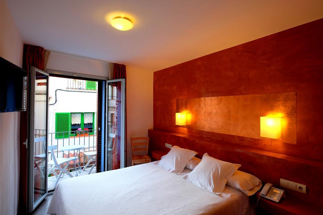 Hotel Carmen Roses Extérieur photo