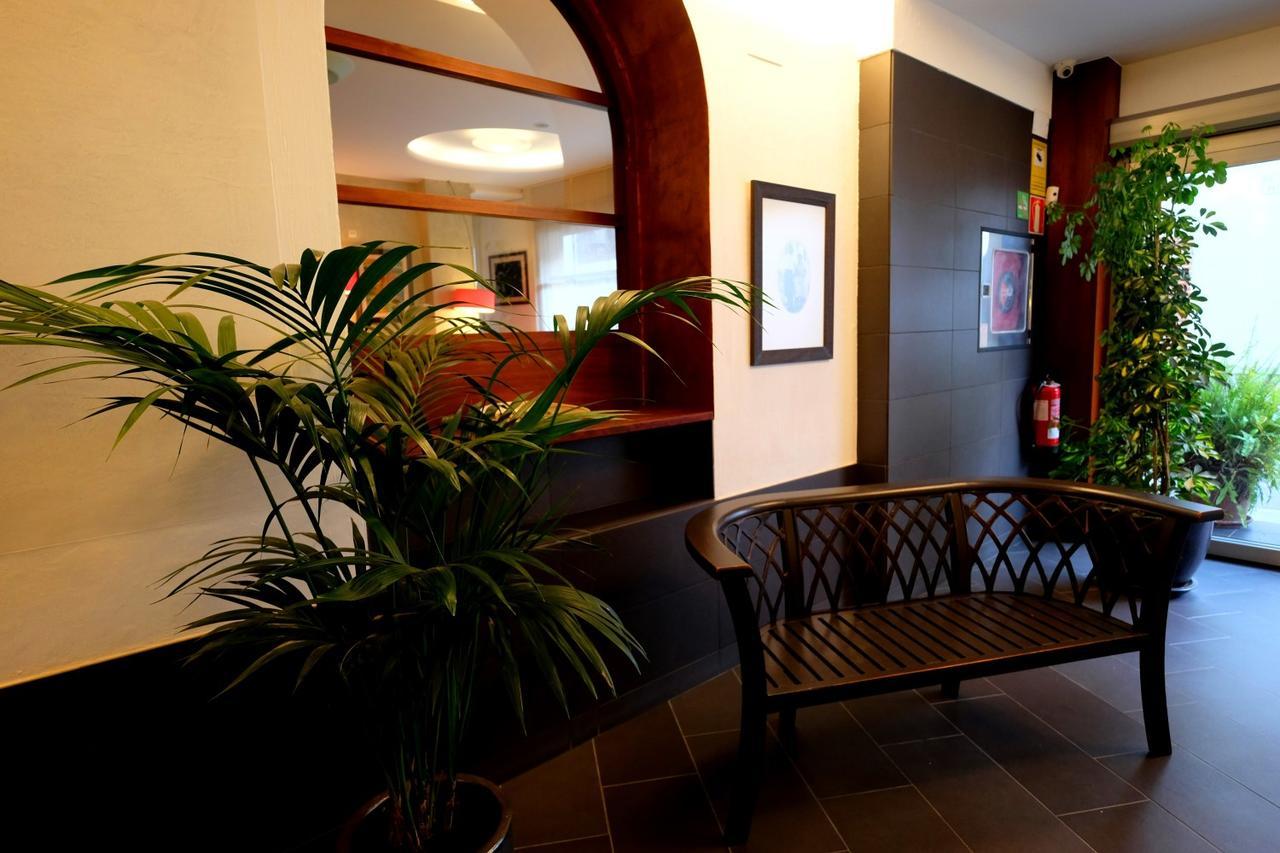 Hotel Carmen Roses Extérieur photo