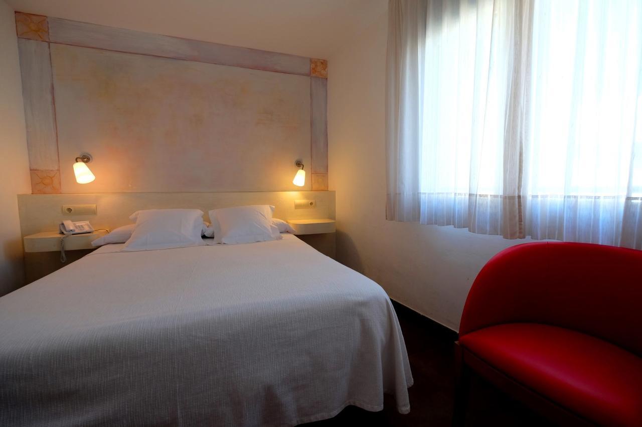 Hotel Carmen Roses Extérieur photo