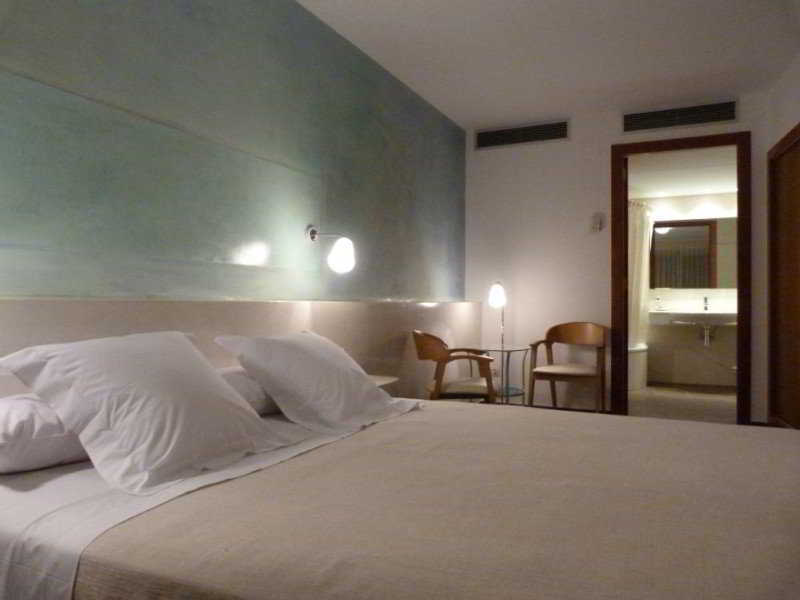 Hotel Carmen Roses Extérieur photo
