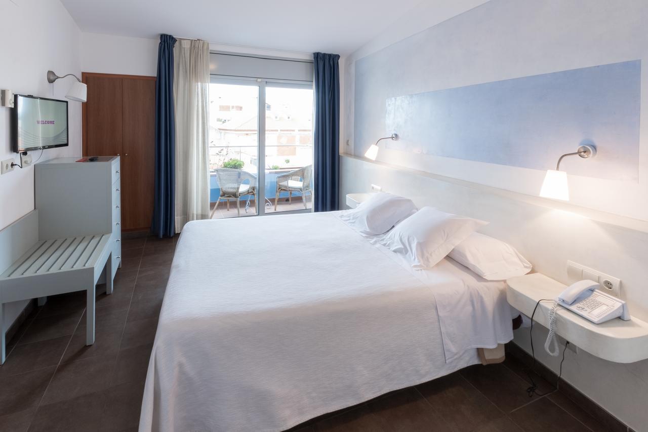 Hotel Carmen Roses Extérieur photo